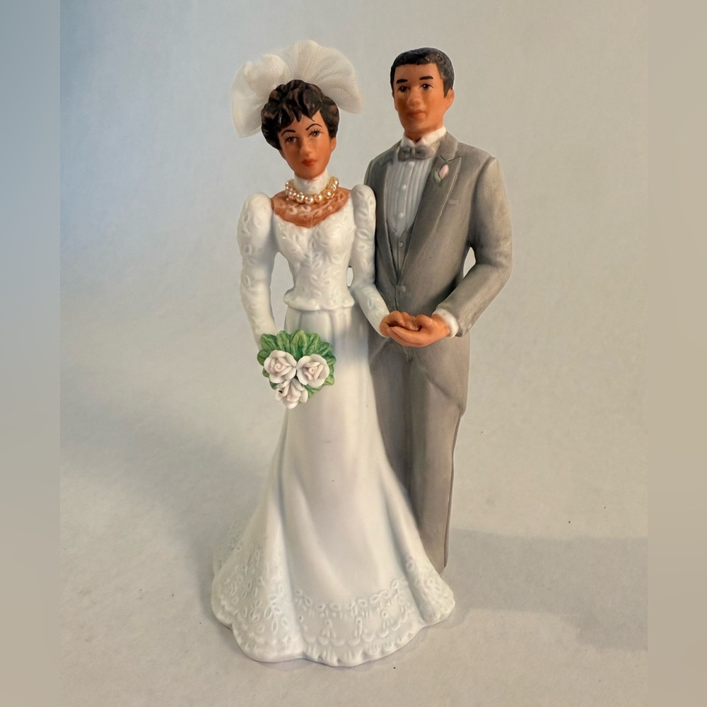 Elegant Vintage Wedding Cake Topper with Bride and Groom NWOT